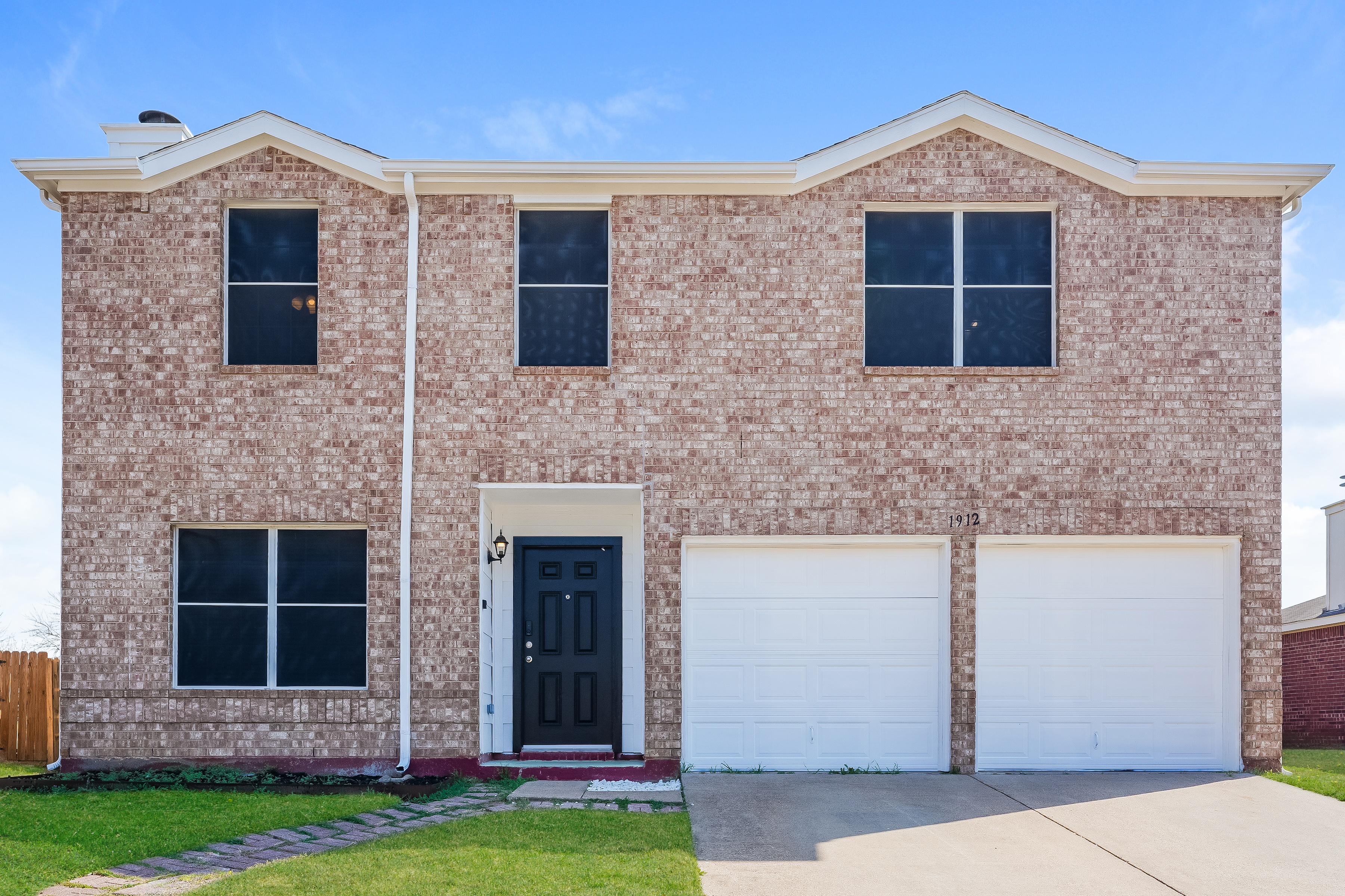 1912 Berkeley Dr Glenn Heights, TX 75154